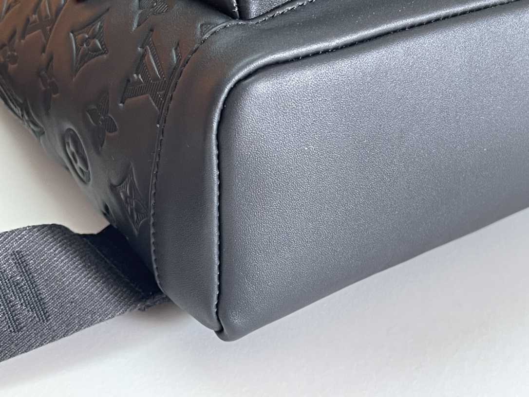 High Quality Luxury Louis Vuitton Monogram Shadow Racer Slingbag M46107 product detail