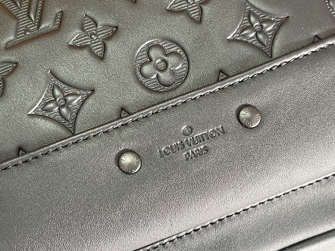High Quality Luxury Louis Vuitton Monogram Shadow Racer Slingbag M46107 product detail
