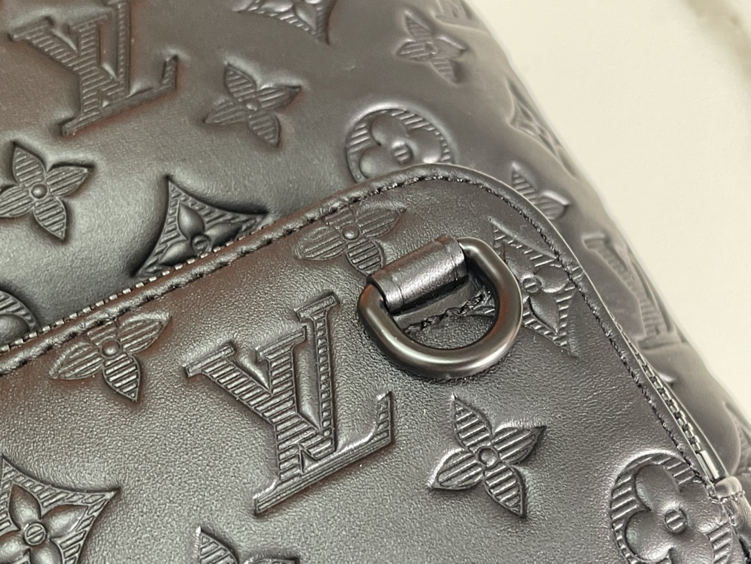 High Quality Luxury Louis Vuitton Monogram Shadow Racer Slingbag M46107 product detail