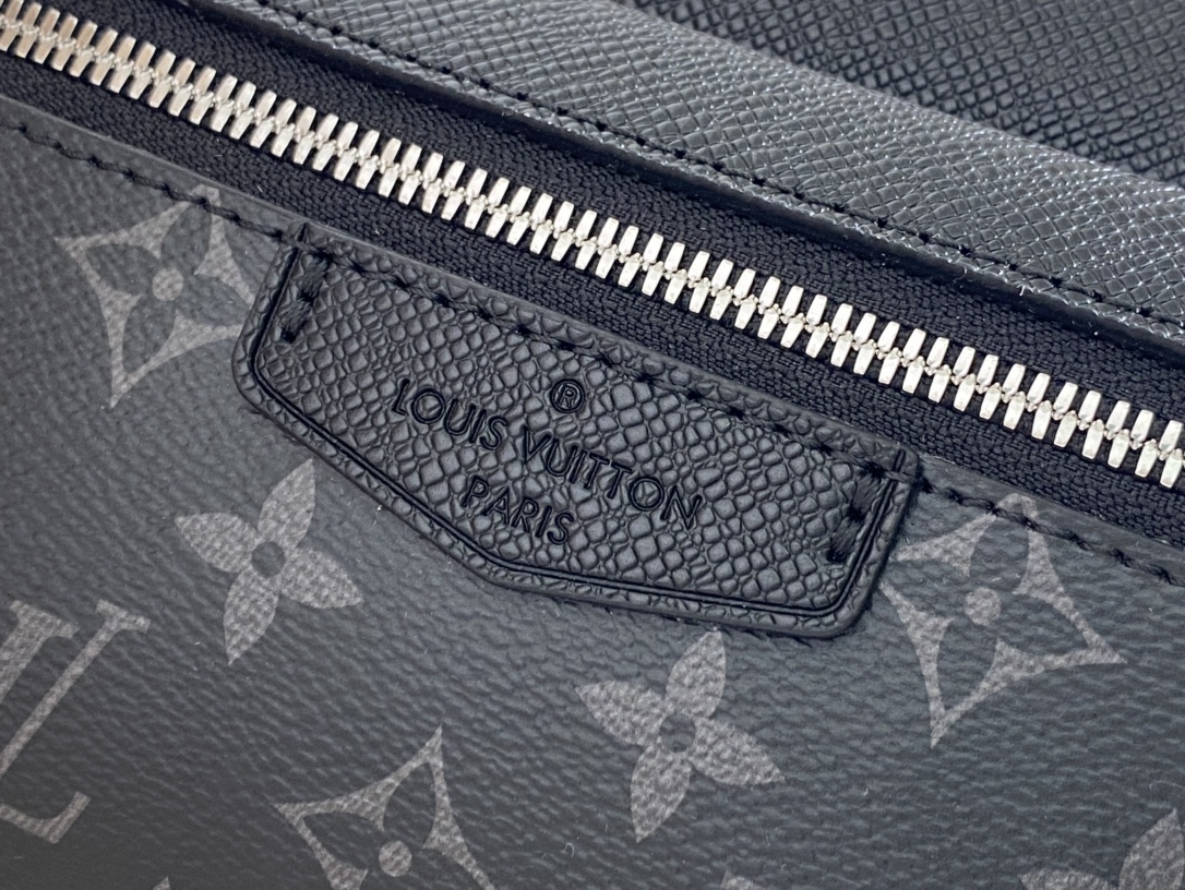 High Quality Luxury Louis Vuitton Outdoor Bumbag M30245 product detail