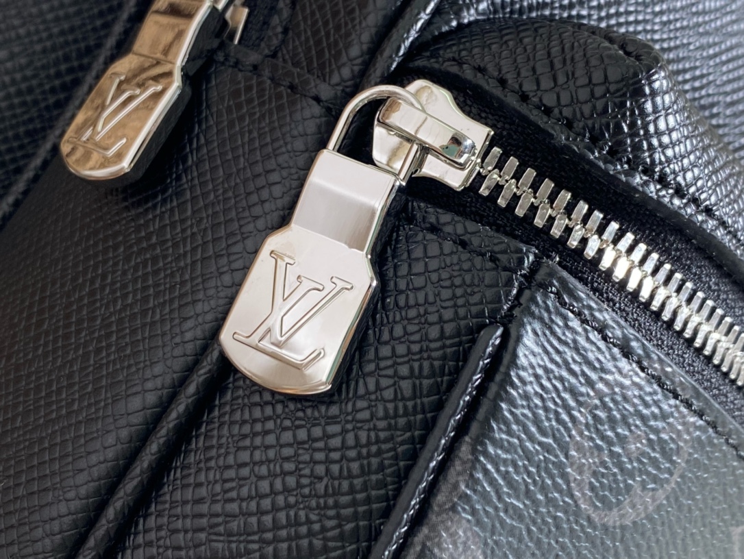High Quality Luxury Louis Vuitton Outdoor Bumbag M30245 product detail