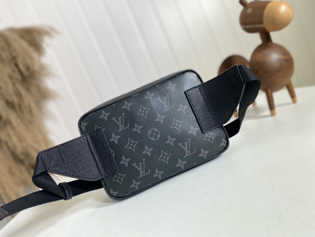High Quality Luxury Louis Vuitton Outdoor Bumbag M30245 product detail