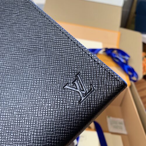 High Quality Luxury Louis Vuitton Pochette Voyage MM Taiga Leather M30573 Blv893 product detail