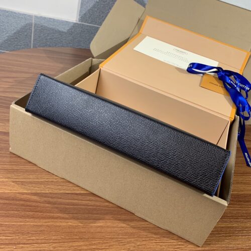High Quality Luxury Louis Vuitton Pochette Voyage MM Taiga Leather M30573 Blv893 product detail