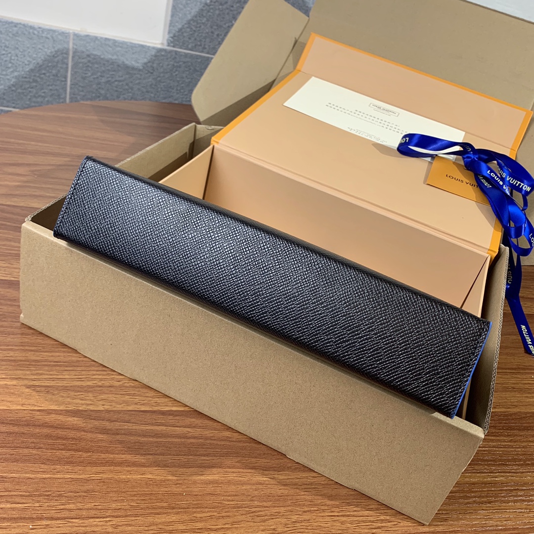 High Quality Luxury Louis Vuitton Pochette Voyage MM Taiga Leather M30573 Blv893 product detail