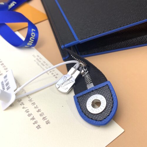 High Quality Luxury Louis Vuitton Pochette Voyage MM Taiga Leather M30573 Blv893 product detail