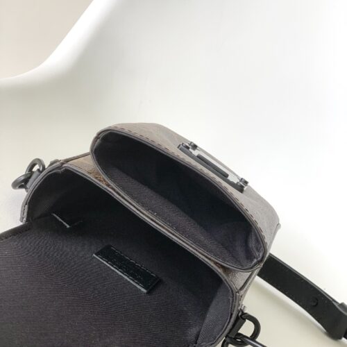 High Quality Luxury Louis Vuitton S-Lock Vertical Wearable Wallet M82535/M82252/M81522 product detail