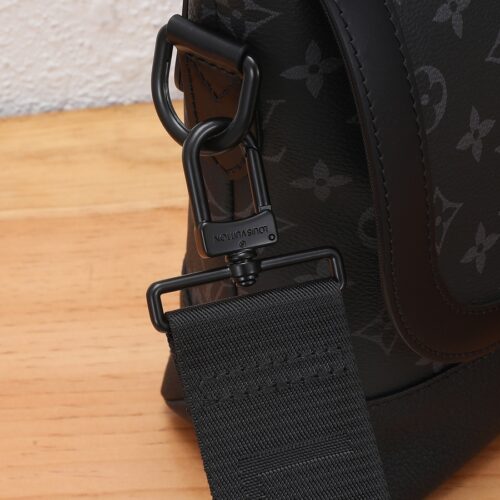 High Quality Luxury Louis Vuitton Saumur Messenger M45911 product detail
