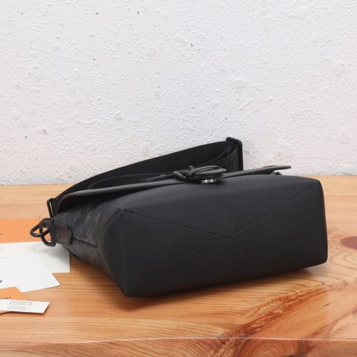 High Quality Luxury Louis Vuitton Saumur Messenger M45911 product detail