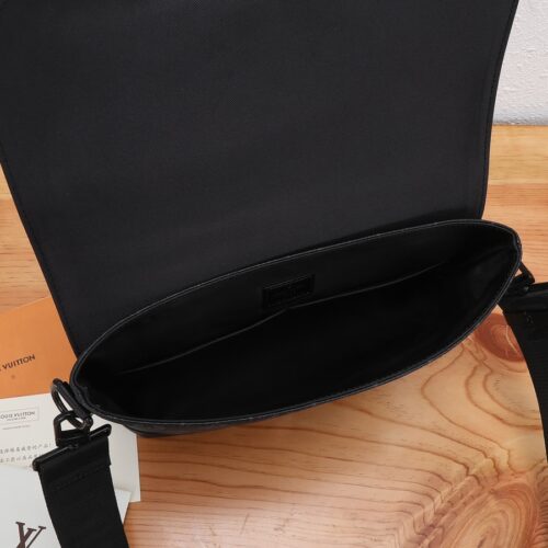 High Quality Luxury Louis Vuitton Saumur Messenger M45911 product detail
