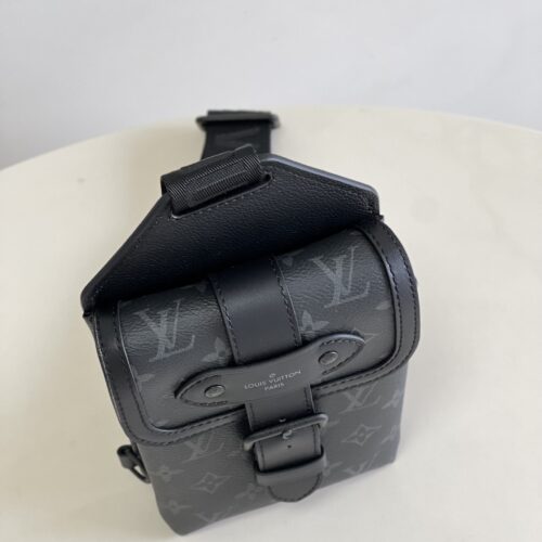 High Quality Luxury Louis Vuitton Saumur Slingbag M45912 alternate view
