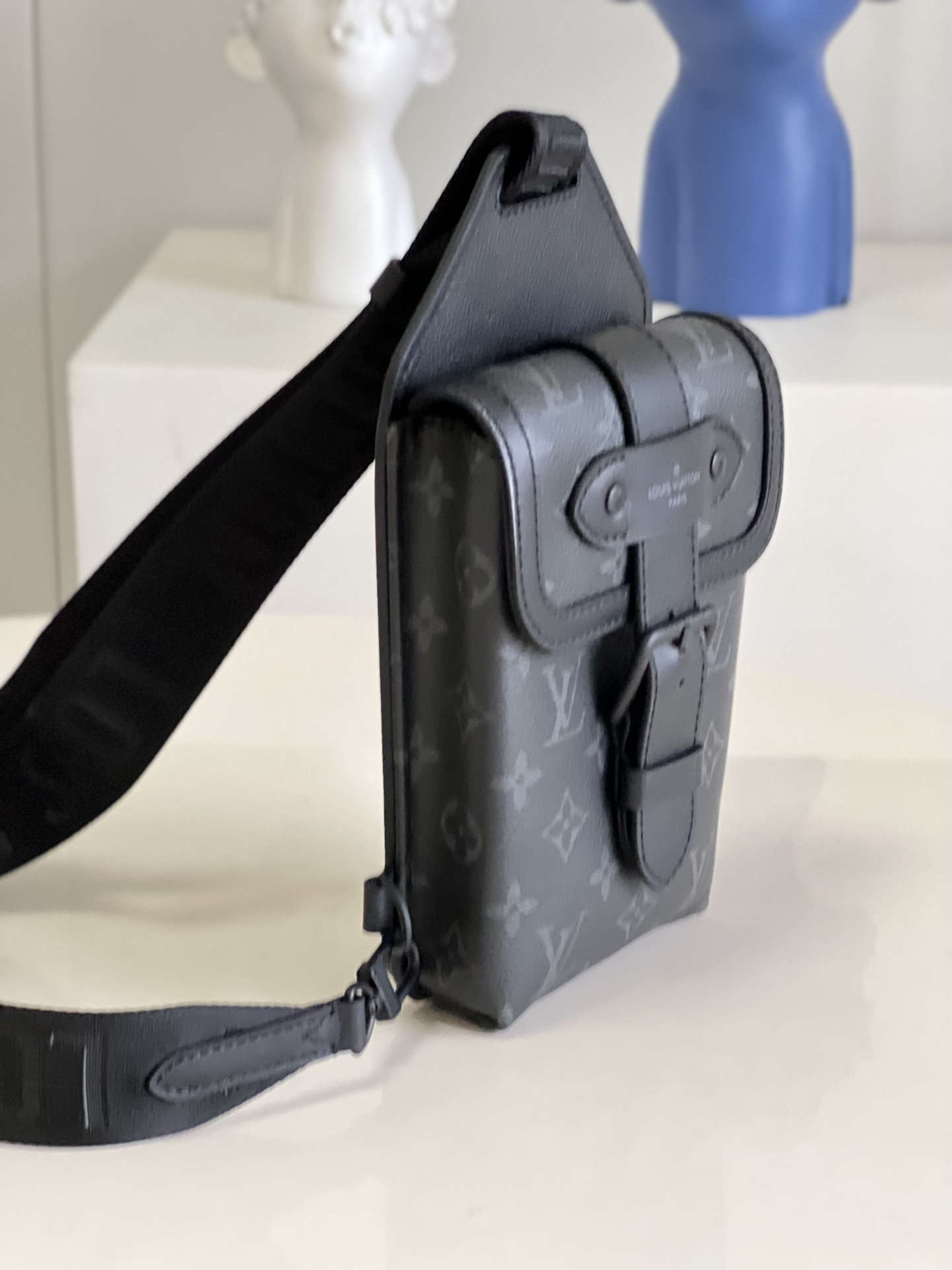 High Quality Luxury Louis Vuitton Saumur Slingbag M45912 product detail