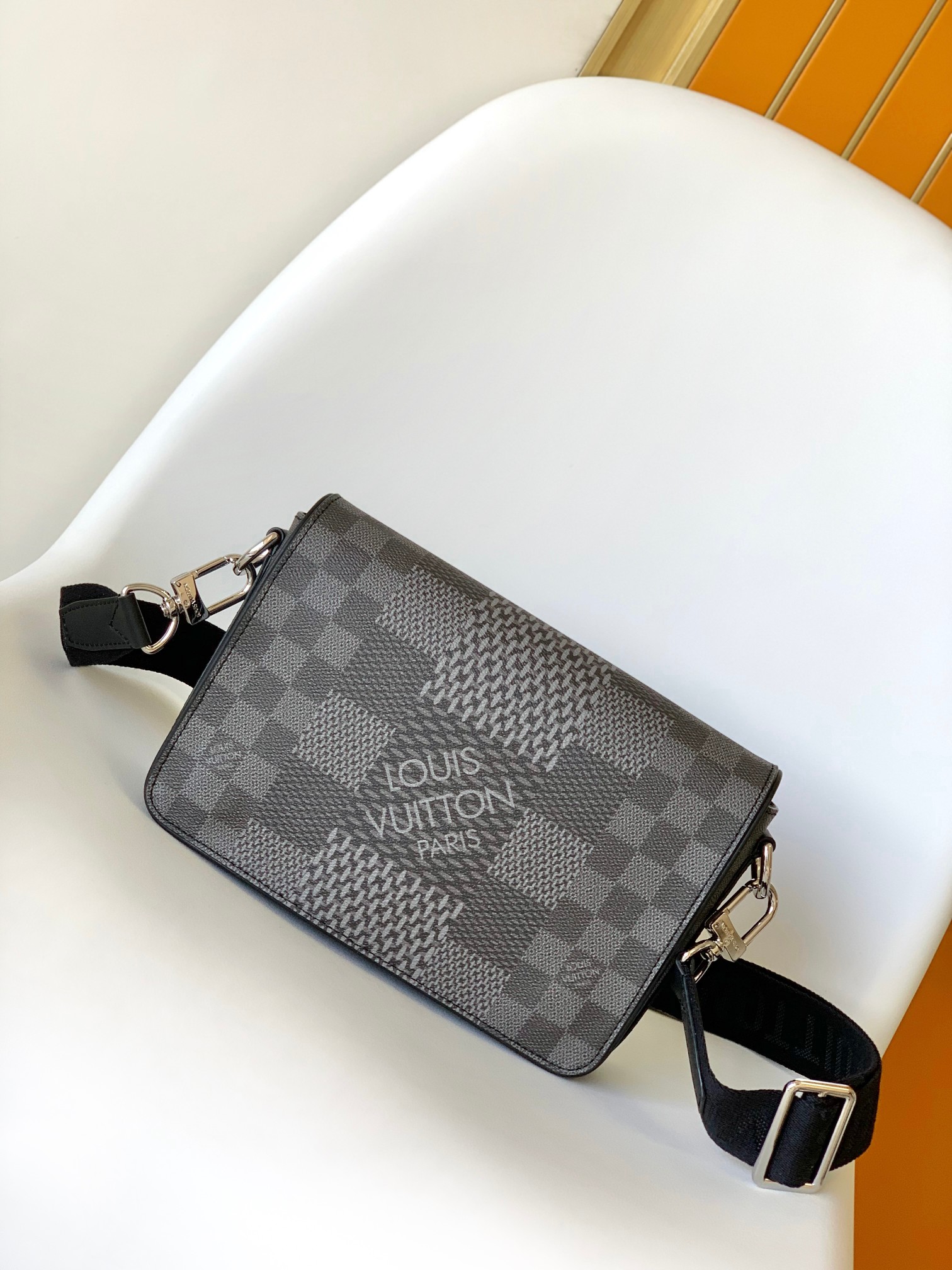 High Quality Luxury Louis Vuitton Studio Messenger N50013 product detail