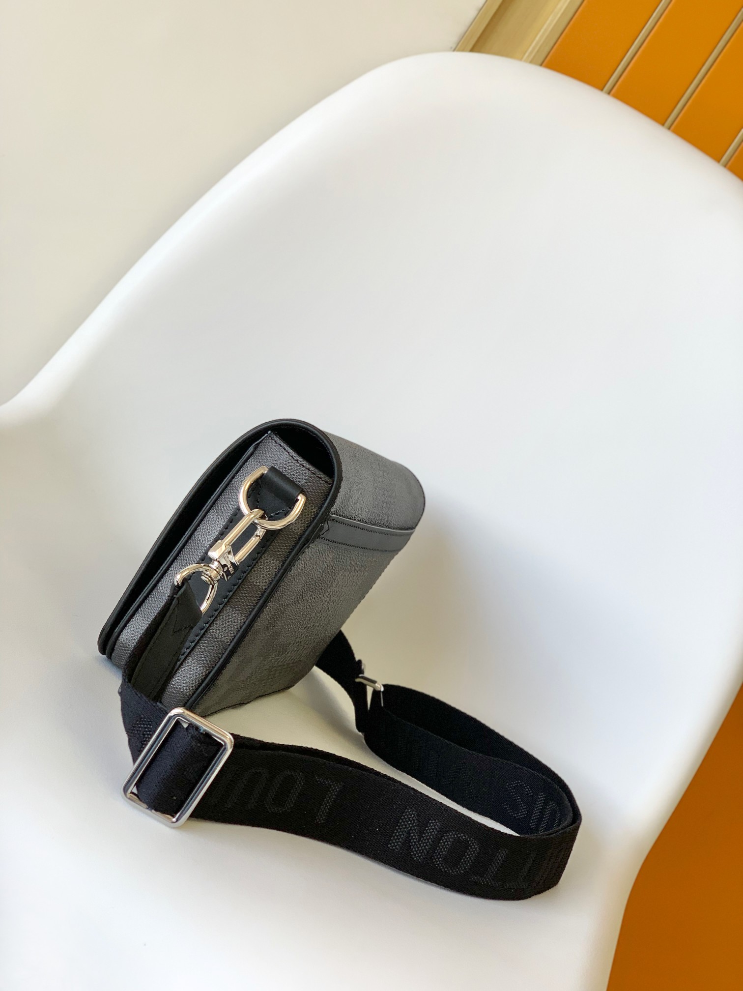 High Quality Luxury Louis Vuitton Studio Messenger N50013 product detail