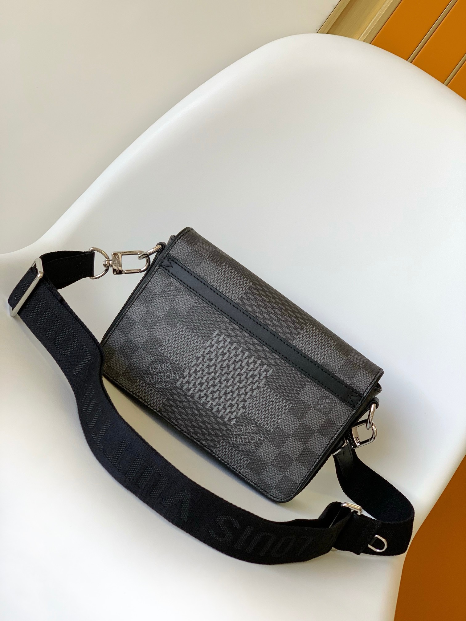High Quality Luxury Louis Vuitton Studio Messenger N50013 product detail
