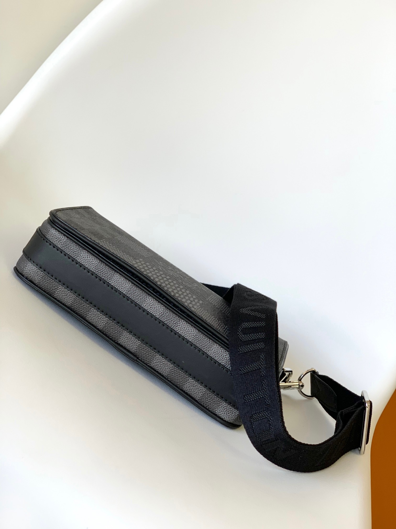 High Quality Luxury Louis Vuitton Studio Messenger N50013 product detail