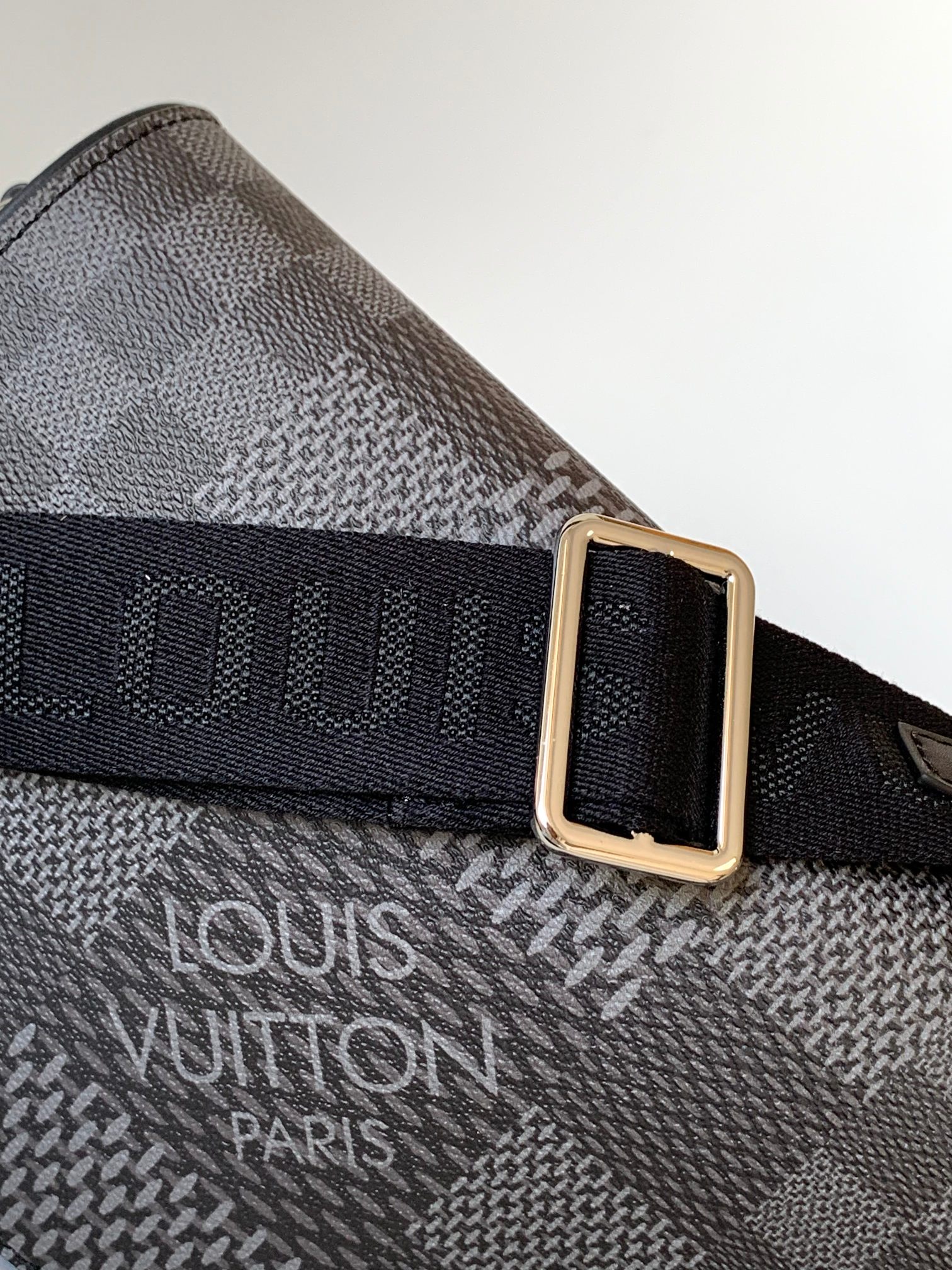 High Quality Luxury Louis Vuitton Studio Messenger N50013 product detail