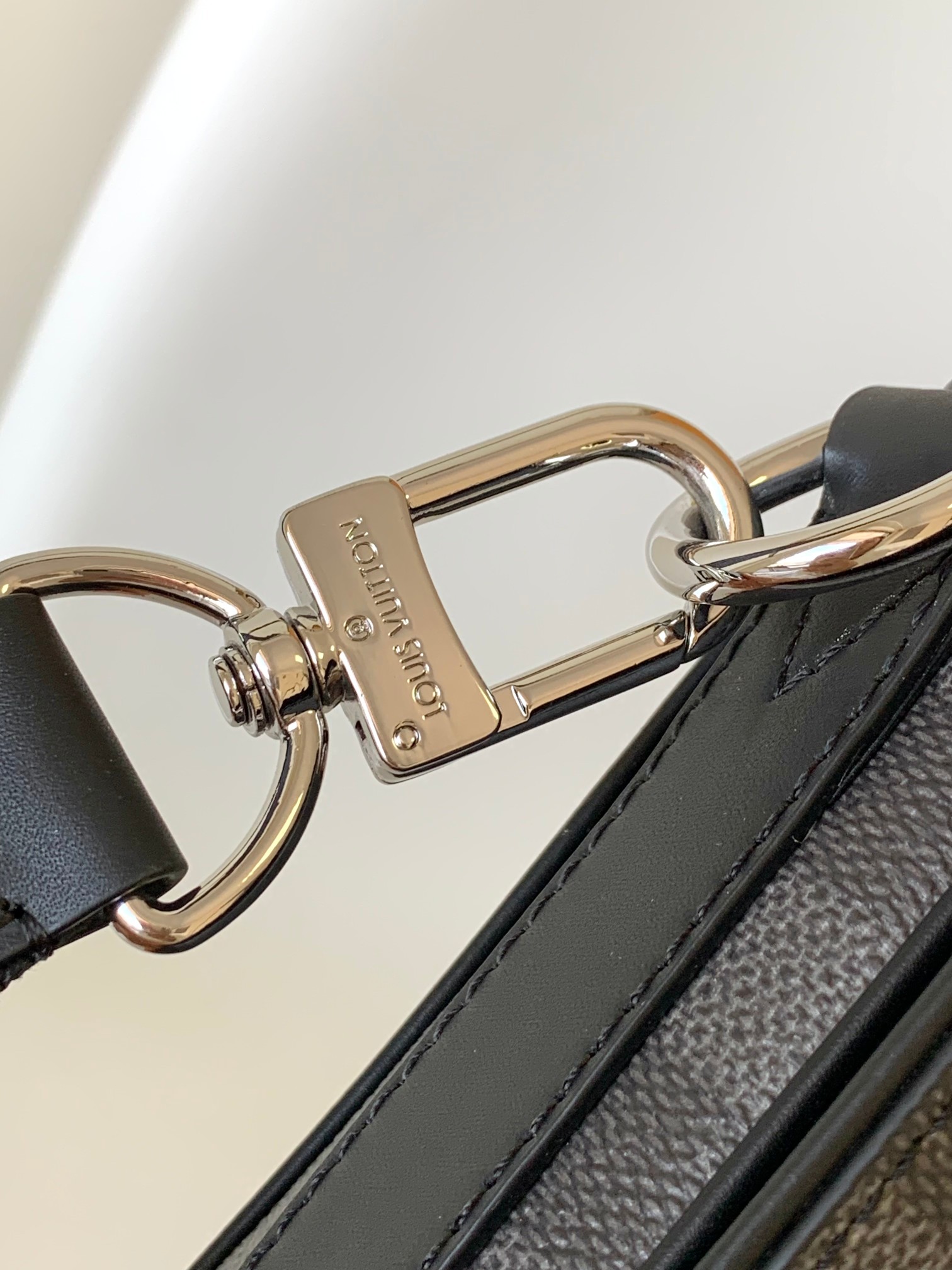 High Quality Luxury Louis Vuitton Studio Messenger N50013 product detail
