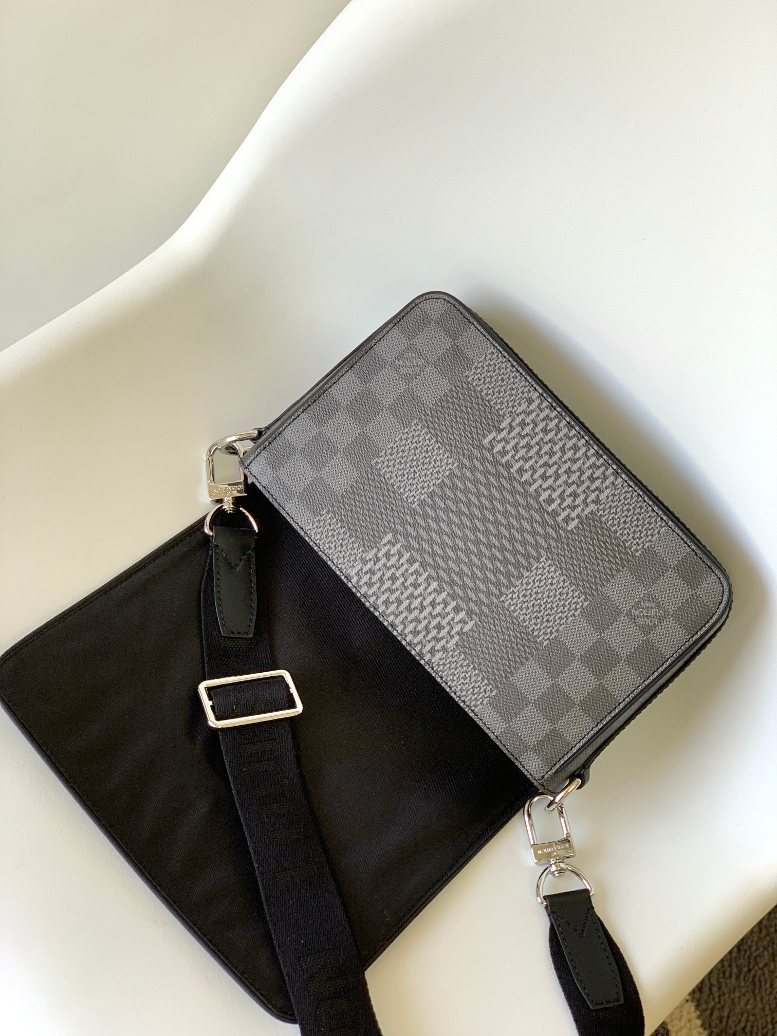 High Quality Luxury Louis Vuitton Studio Messenger N50013 product detail