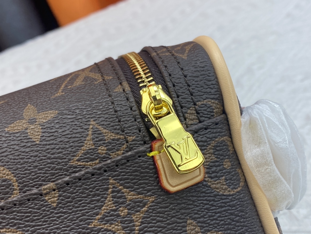High Quality Luxury Louis Vuitton Toiletry Pouch N47625 product detail