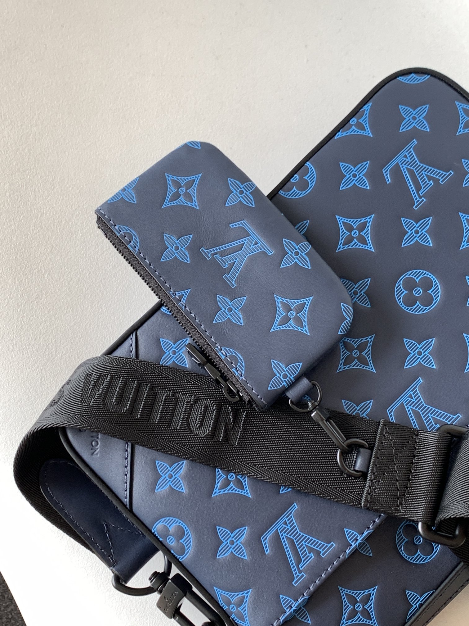High Quality Luxury Louis Vuitton Trio Messenger Bag LV M45730 product detail