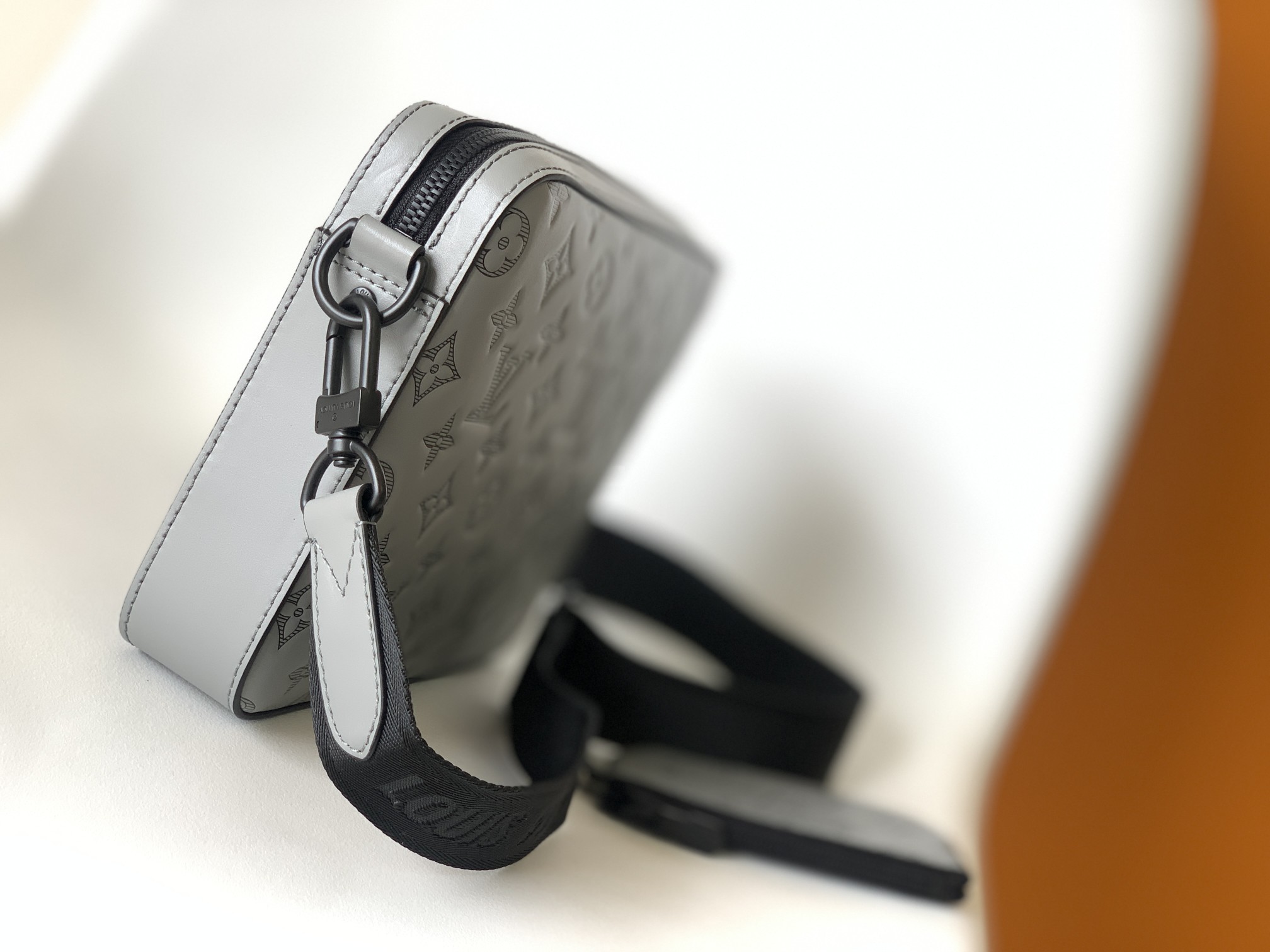 High Quality Luxury Louis Vuitton Trio Messenger Embossed M46104 product detail