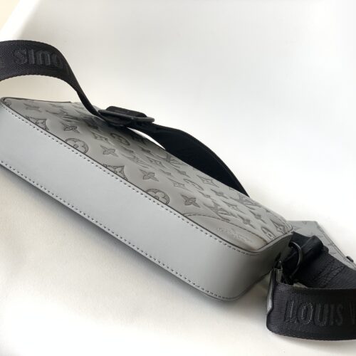 High Quality Luxury Louis Vuitton Trio Messenger Embossed M46104 product detail