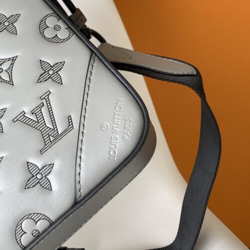 High Quality Luxury Louis Vuitton Trio Messenger Embossed M46104 product detail