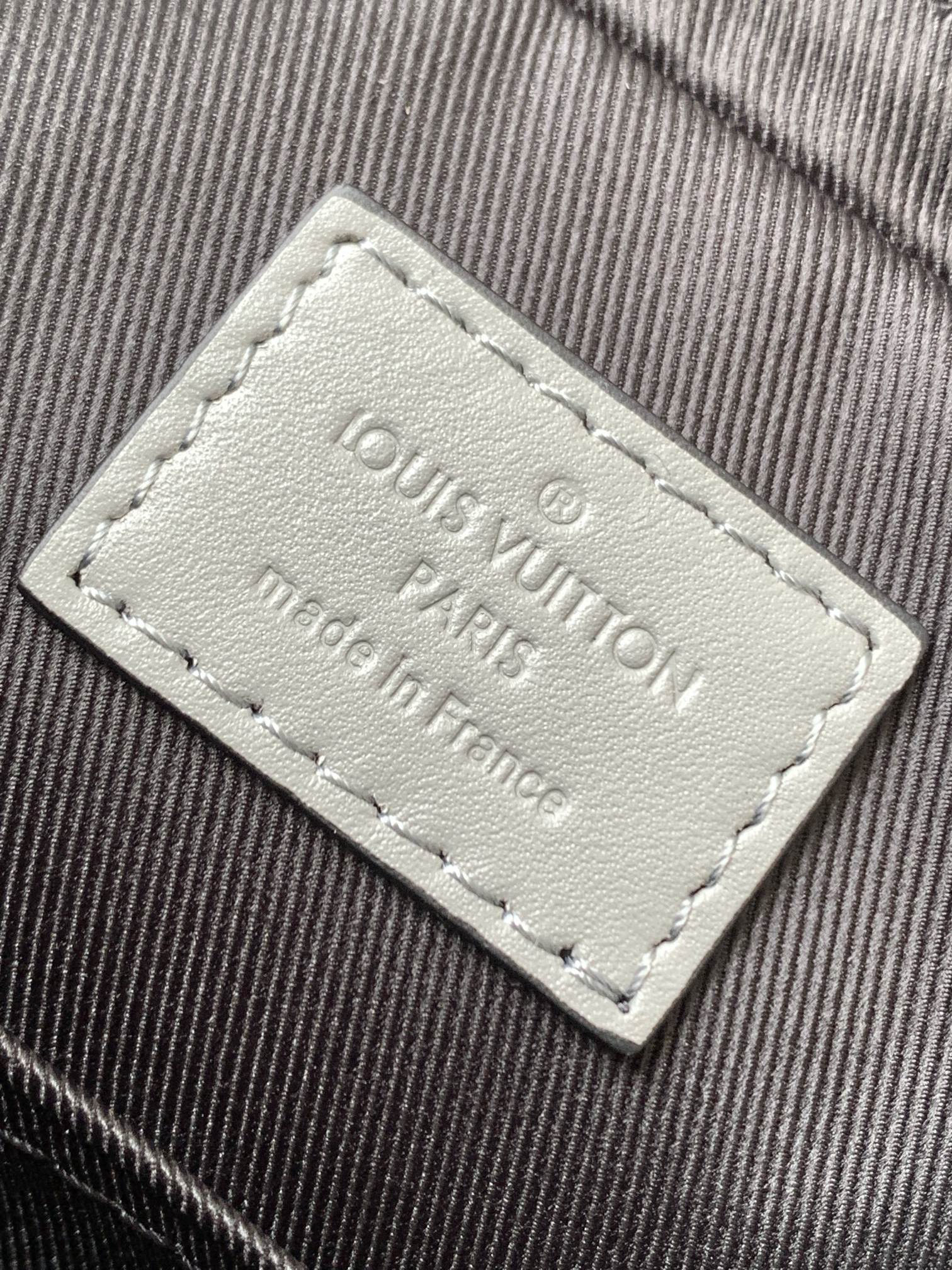 High Quality Luxury Louis Vuitton Trio Messenger Embossed M46104 product detail