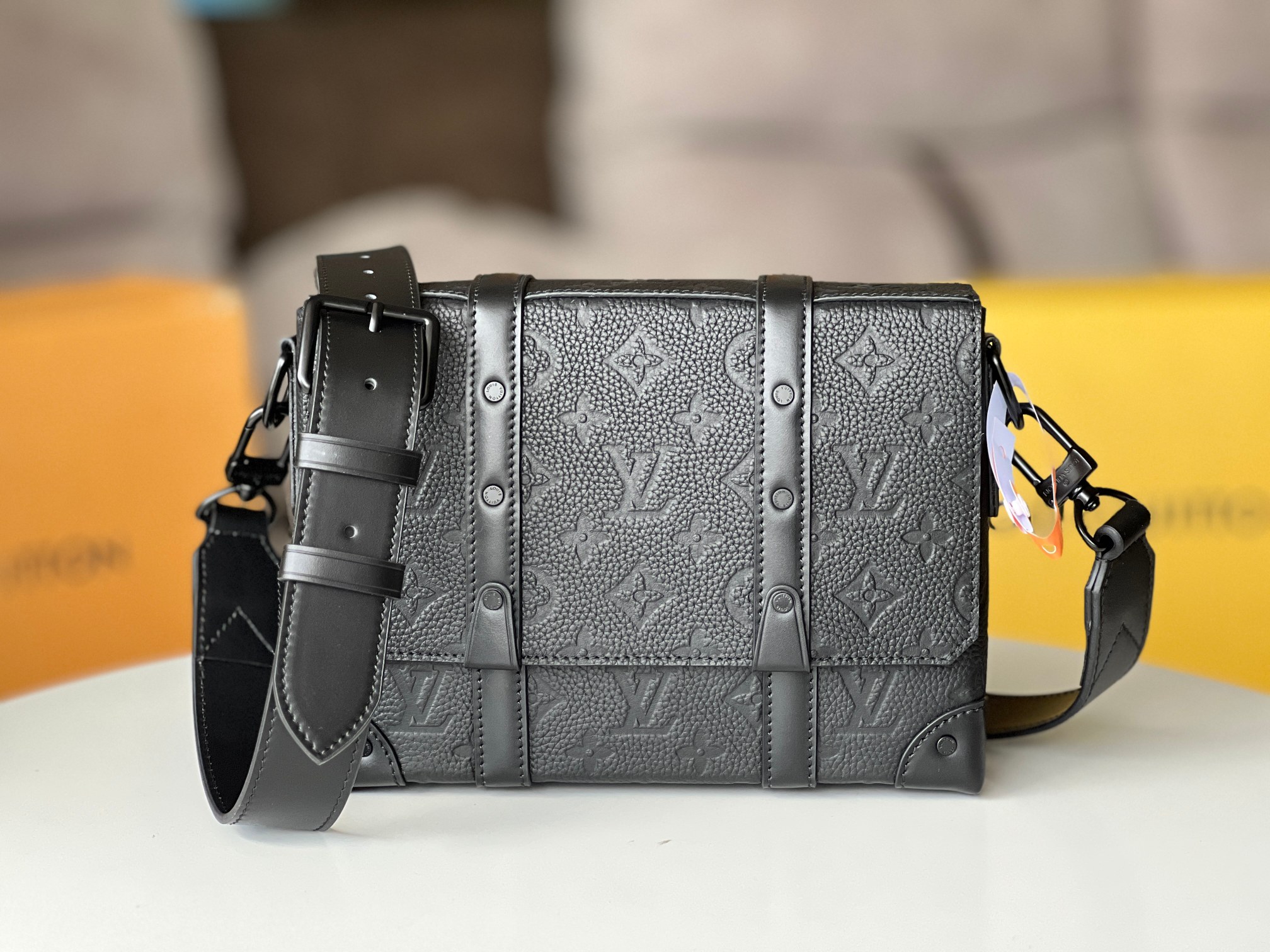 High Quality Luxury Louis Vuitton Trunk Messenger Black M57726/M45727 product detail