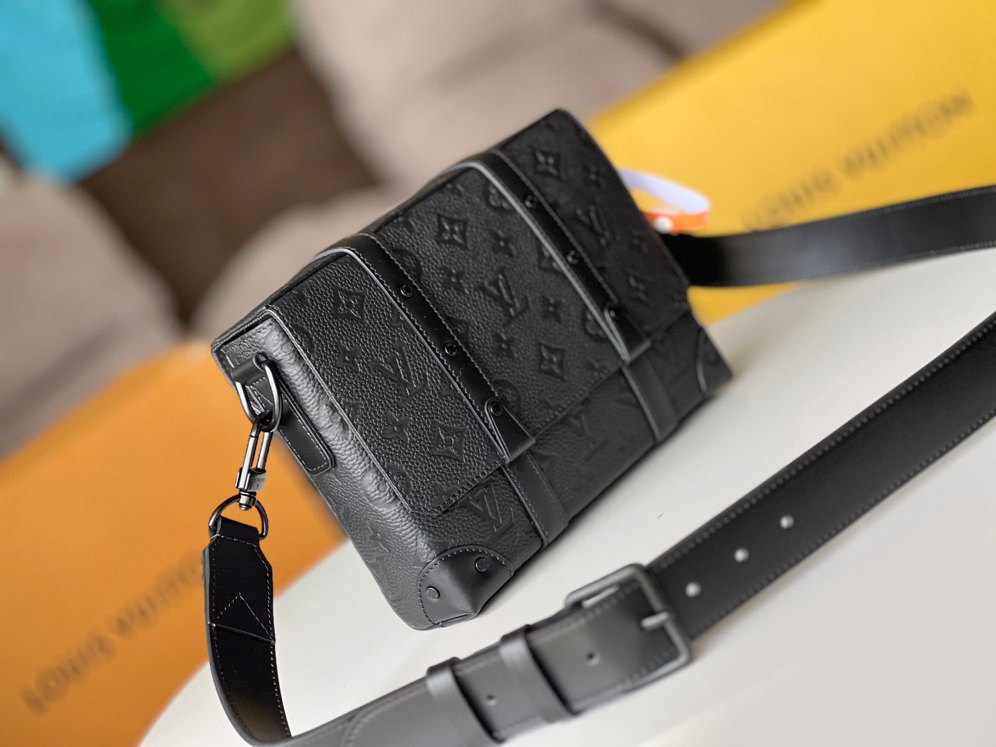 High Quality Luxury Louis Vuitton Trunk Messenger Black M57726/M45727 product detail