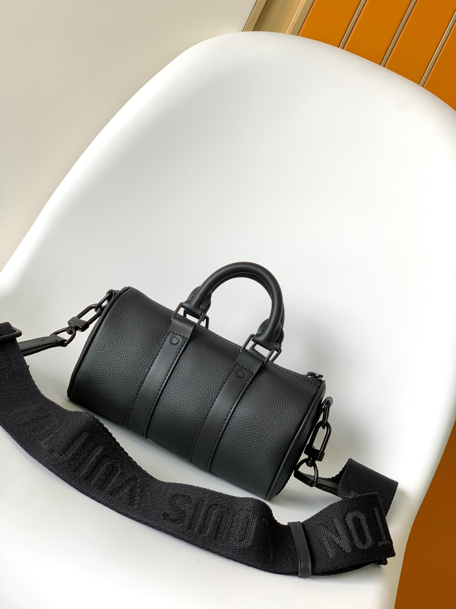 High Quality Luxury Louis Vuitton Keepall M80950 Mini Bag – 21 Cm product detail