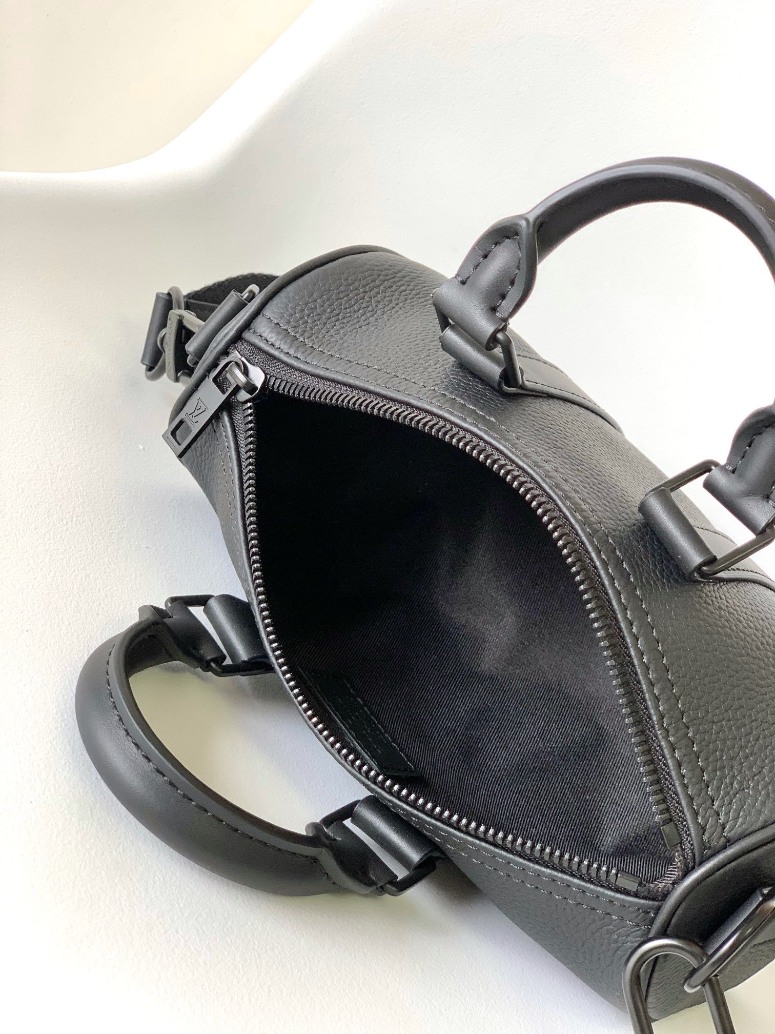 High Quality Luxury Louis Vuitton Keepall M80950 Mini Bag – 21 Cm product detail