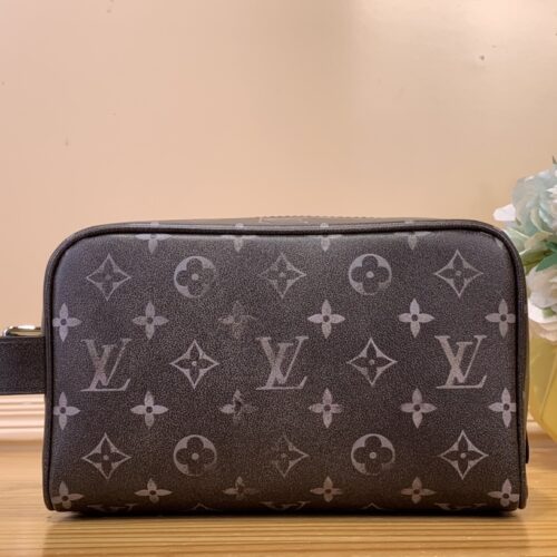 High Quality Luxury Louis Vuitton Locker Dopp Kit M11670