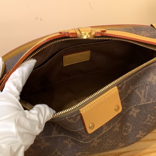 High Quality Luxury Louis Vuitton Soul Trunk East West M11536 product detail