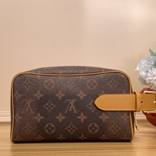 High Quality Luxury Louis Vuitton Locker Dopp Kit M11765 product detail
