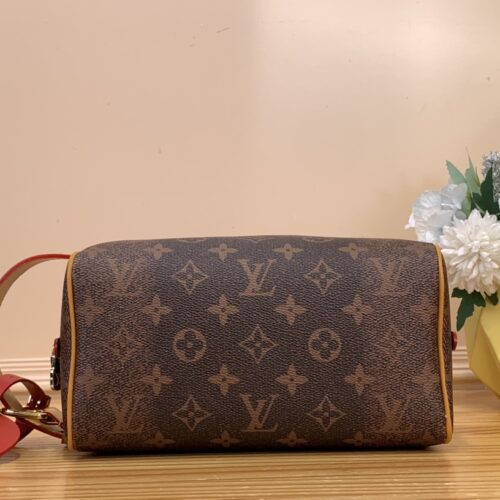 High Quality Luxury Louis Vuitton Locker Dopp Kit M11765 product detail