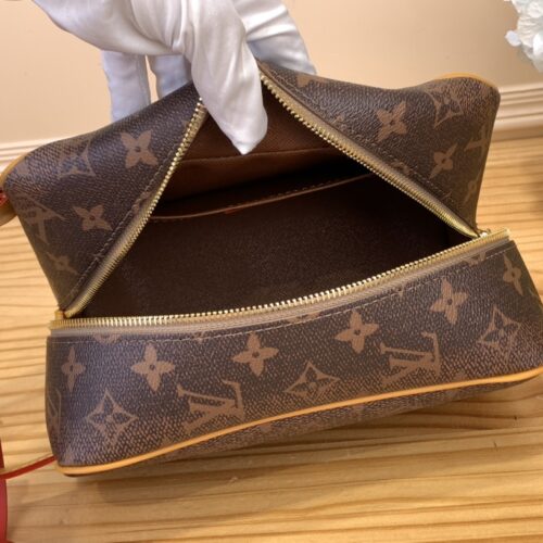 High Quality Luxury Louis Vuitton Locker Dopp Kit M11765 product detail
