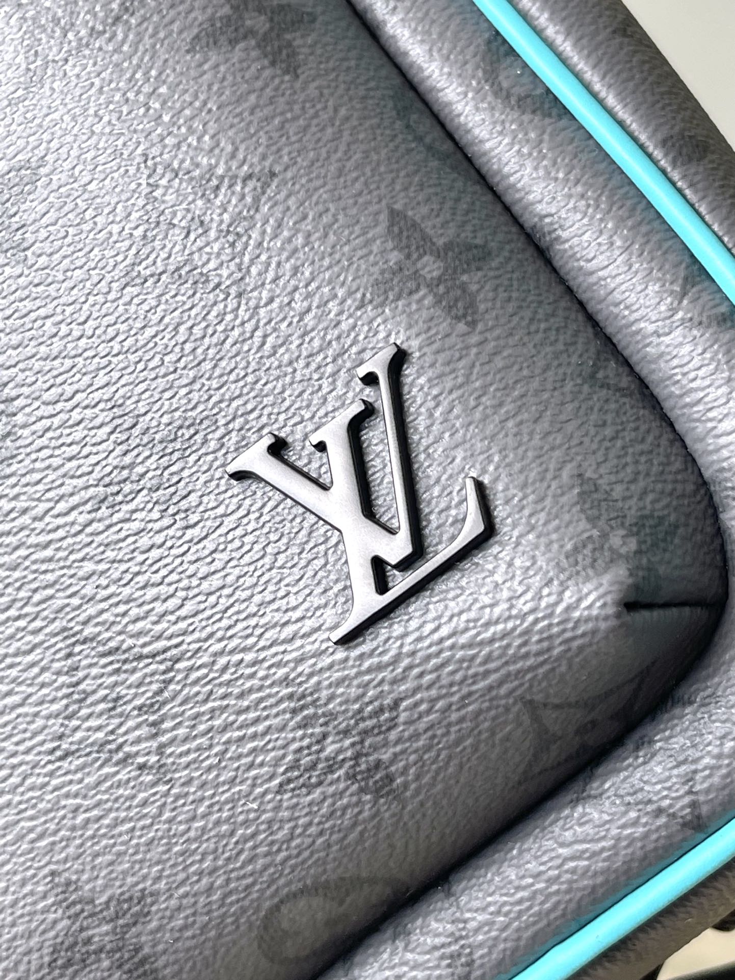 High Quality Luxury Louis Vuitton Avenue Slingbag PM M11703 product detail
