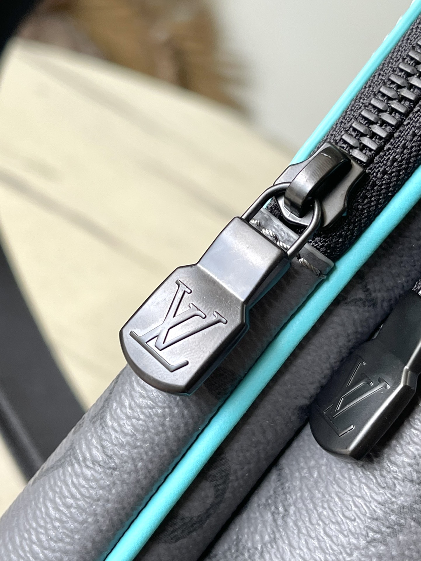 High Quality Luxury Louis Vuitton Avenue Slingbag PM M11703 product detail