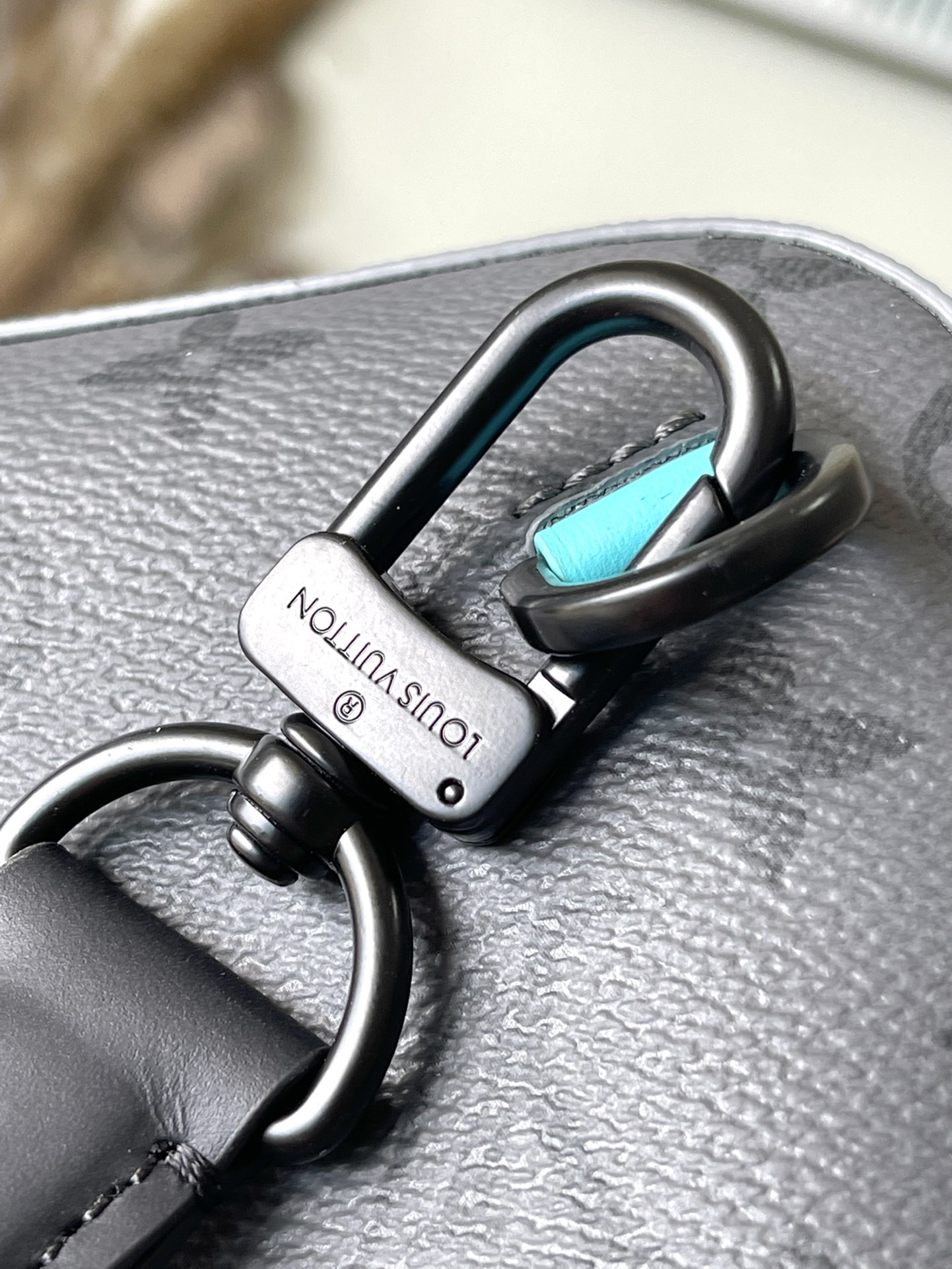 High Quality Luxury Louis Vuitton Avenue Slingbag PM M11703 product detail
