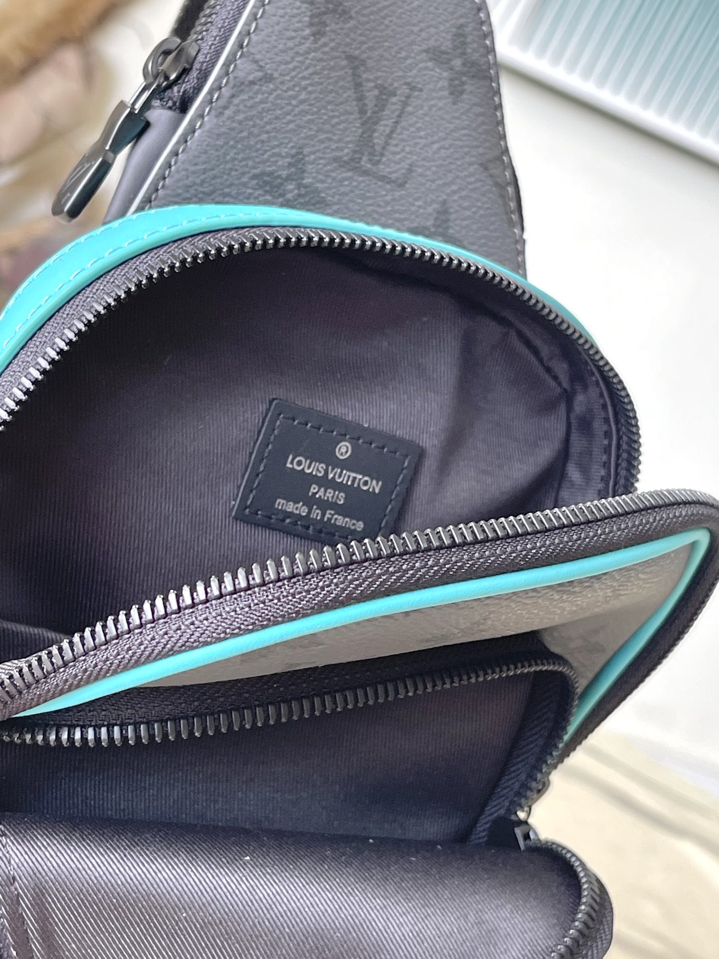 High Quality Luxury Louis Vuitton Avenue Slingbag PM M11703 product detail