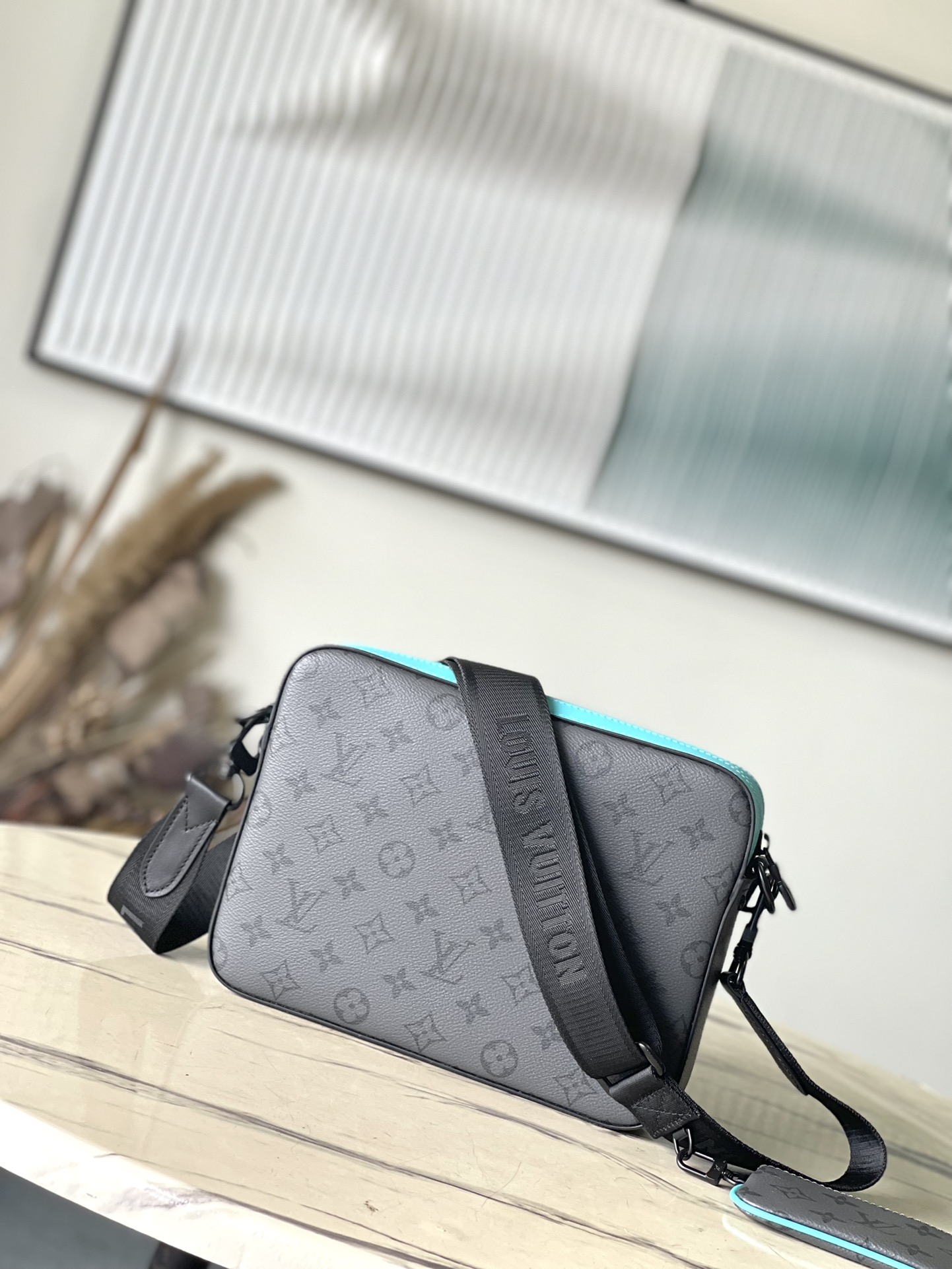 High Quality Luxury Louis Vuitton Trio Messenger M11648 product detail