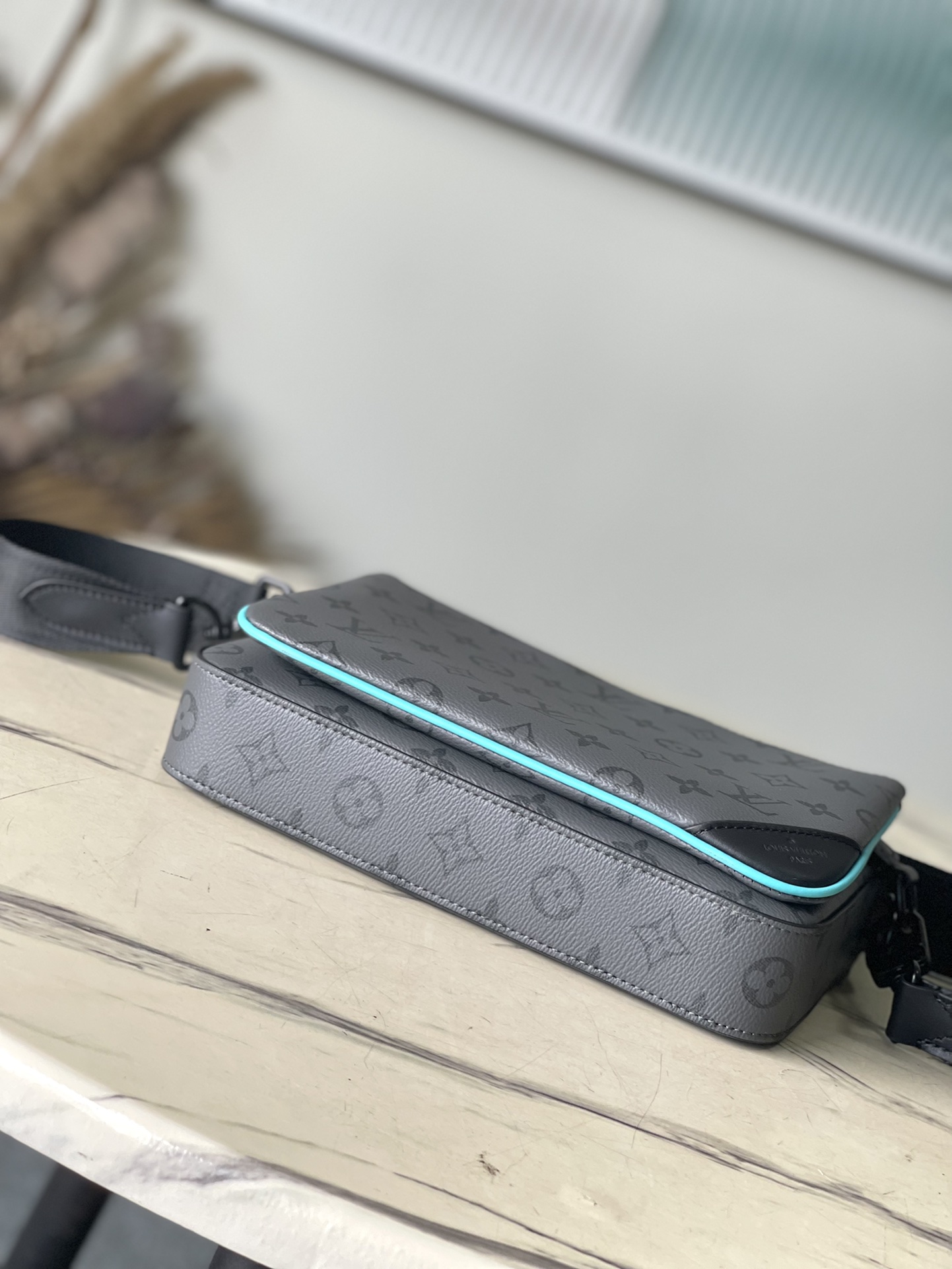 High Quality Luxury Louis Vuitton Trio Messenger M11648 product detail