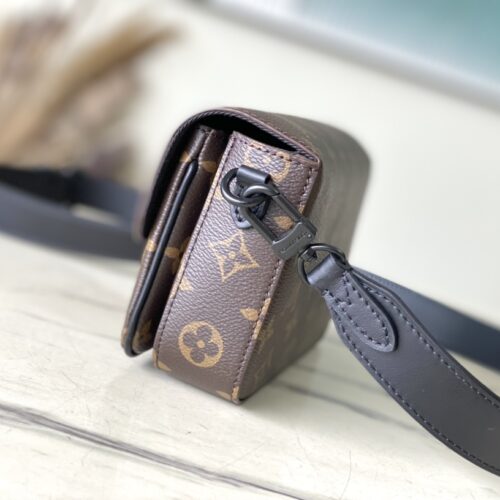 High Quality Luxury Louis Vuitton Montsouris Wearable Wallet M83567 alternate view