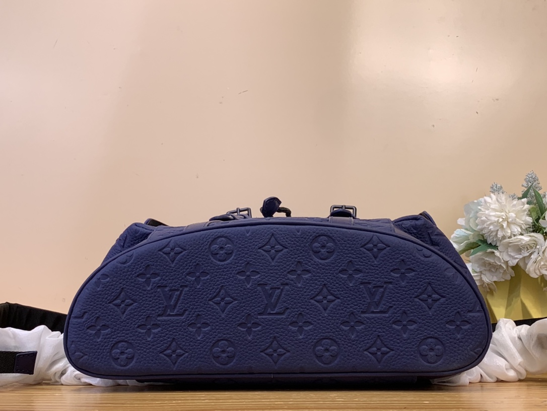 High Quality Luxury Louis Vuitton Christopher MM M11688 product detail