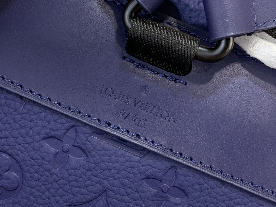 High Quality Luxury Louis Vuitton Christopher MM M11688 product detail