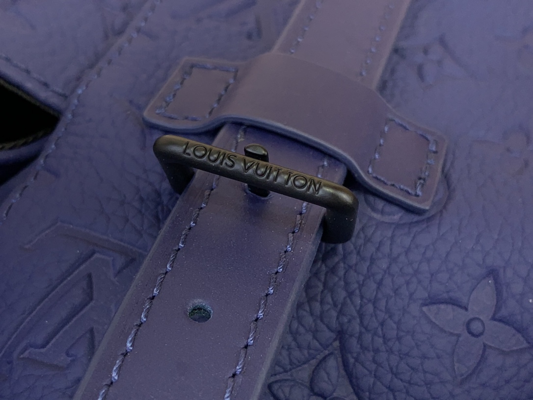 High Quality Luxury Louis Vuitton Christopher MM M11688 product detail