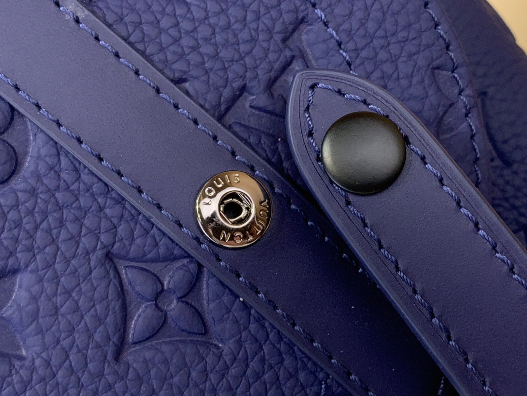 High Quality Luxury Louis Vuitton Christopher MM M11688 product detail