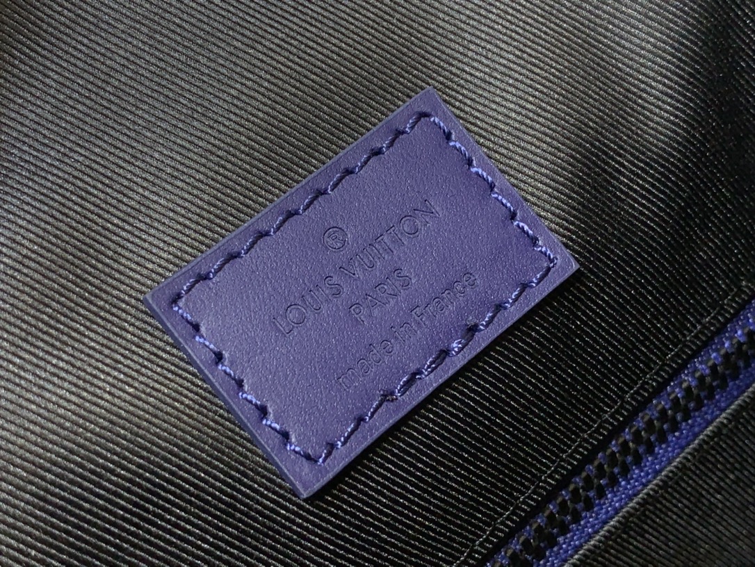 High Quality Luxury Louis Vuitton Christopher MM M11688 product detail